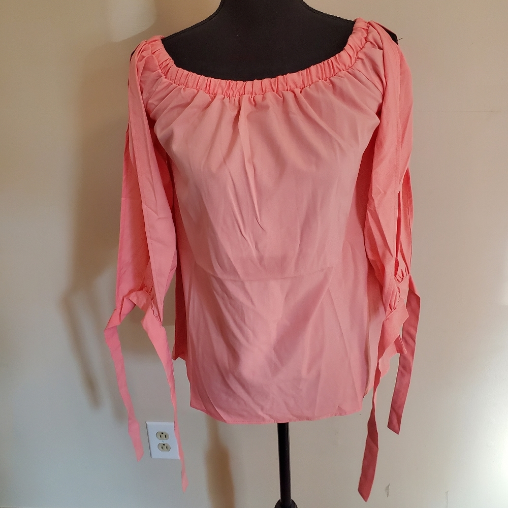 NWT Women's Style Dome blouse